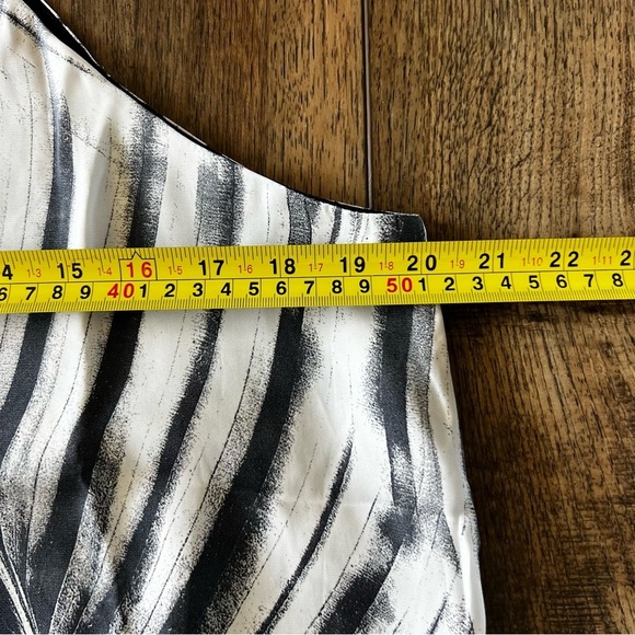 NWT Revolve Krisa Mini Slip Dress Black White Keyhole Size Large - Picture 9 of 13